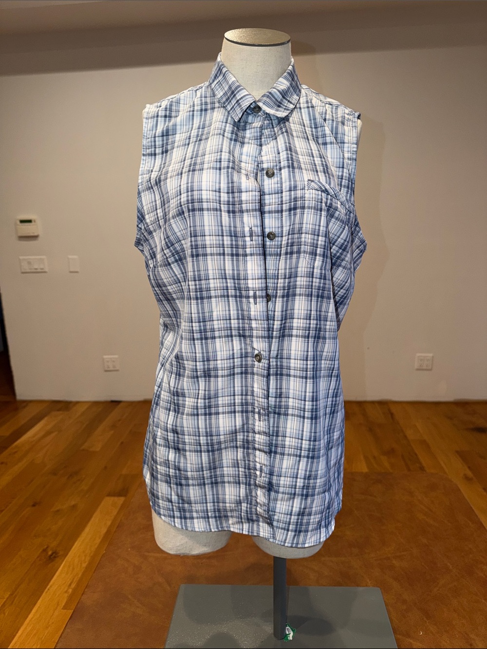 Eddie Bauer Sleeveless Plaid Button-Down Shirt - Blue & White
